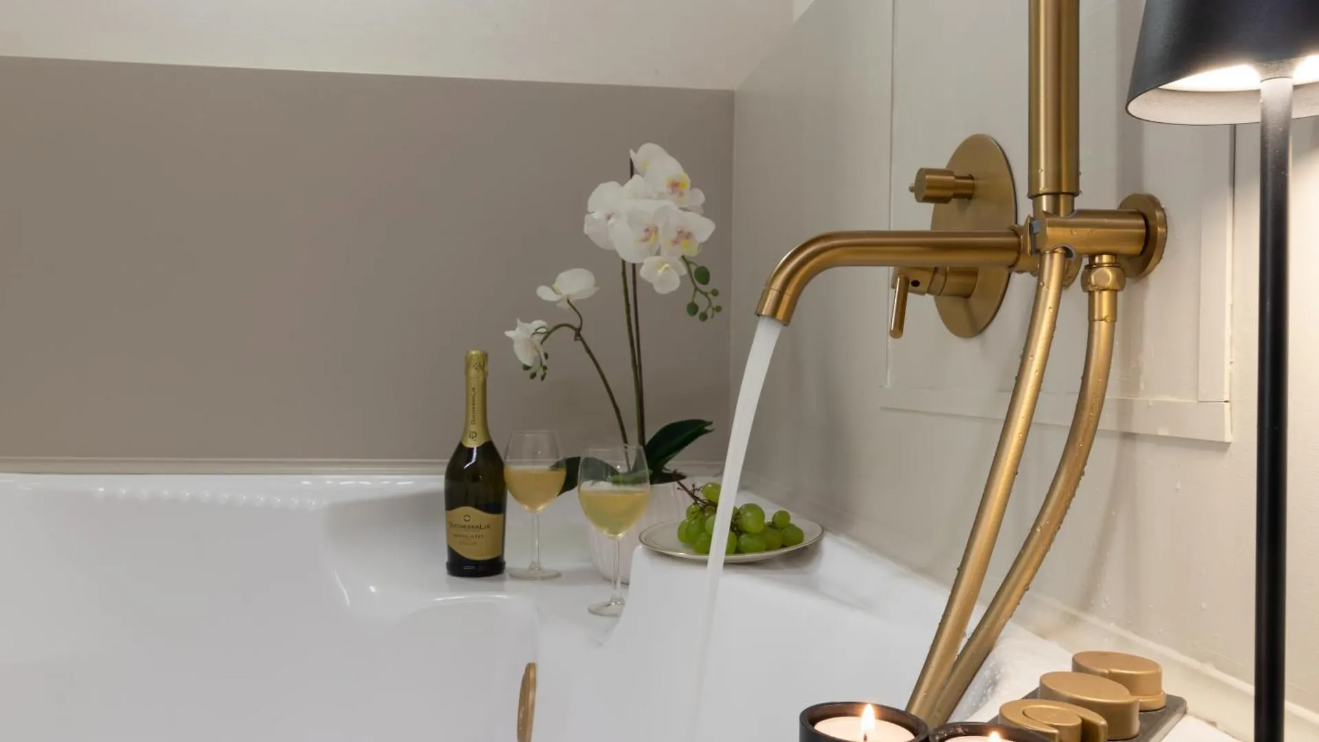 Lejlighed Teatrum Loft Teatro Galli -Jacuzzi In Camera Rimini Italien